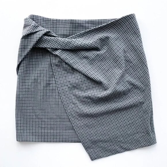 Aritzia Babaton Jethro Faux Twist Wrap Mini Skirt Grey Blue Plaid Size 8 - Picture 2 of 8